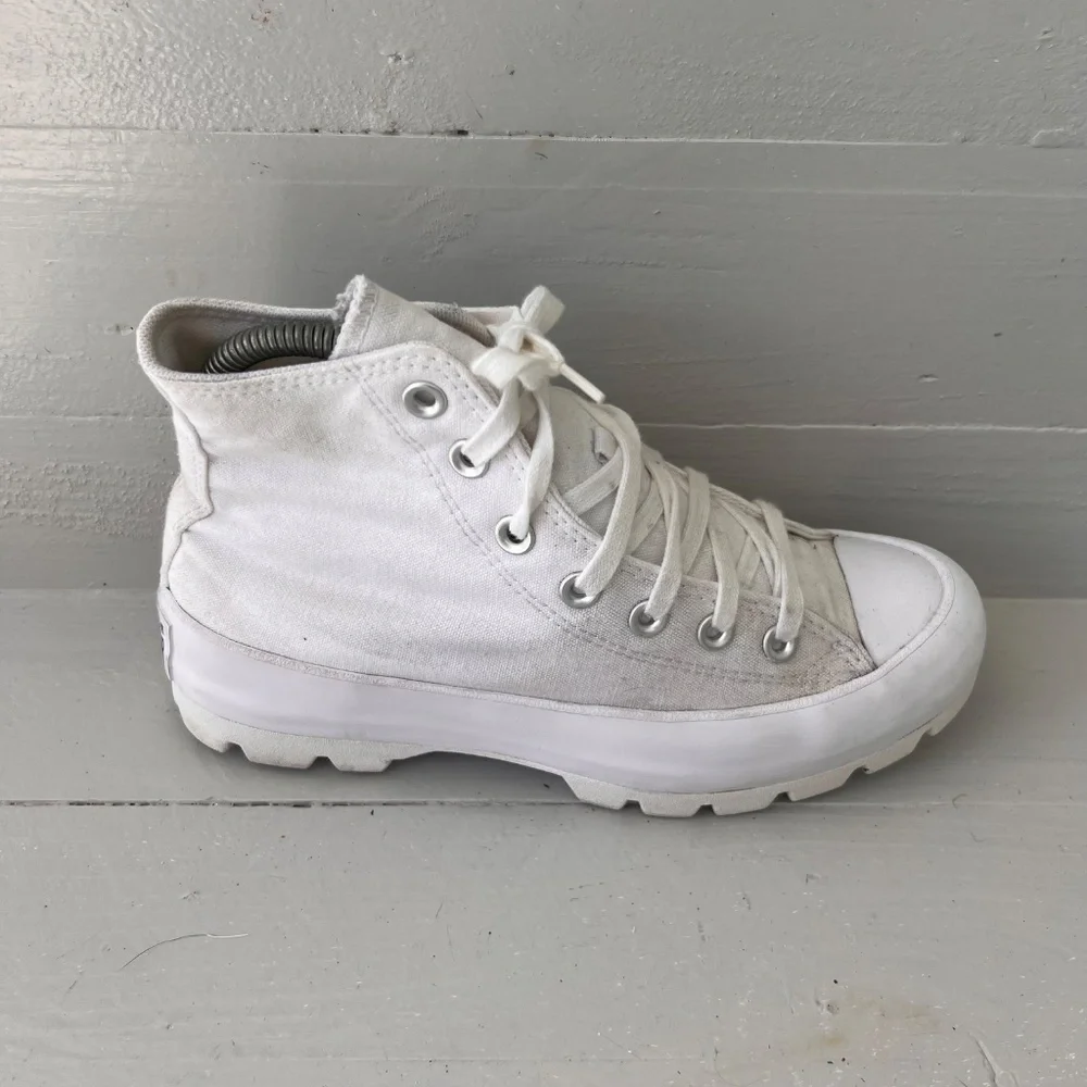 Converse Chuck Taylor All Star Shoes Women's 7.5 White Lugged High Top 565902C